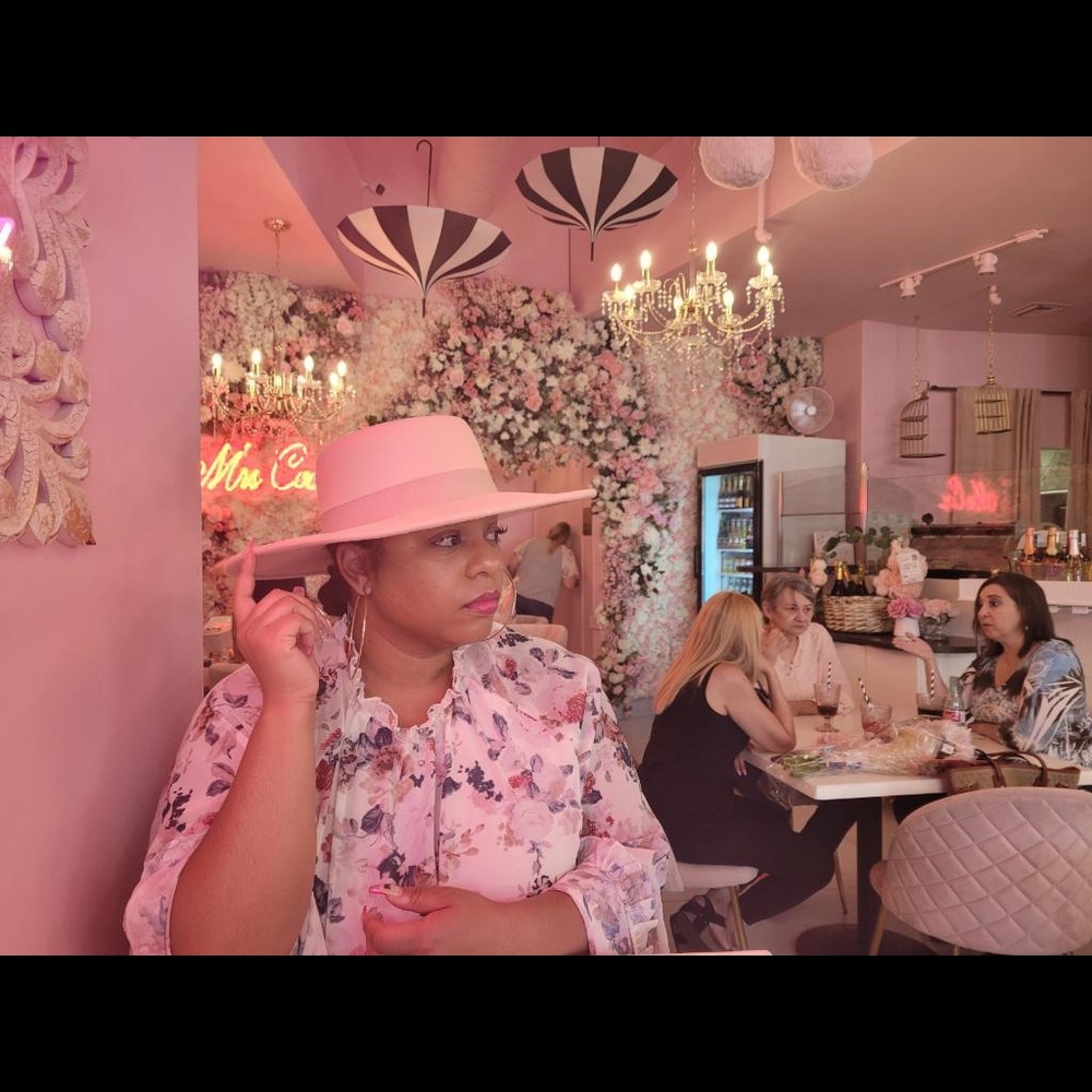 Floral romper, ties in the back minimal back out